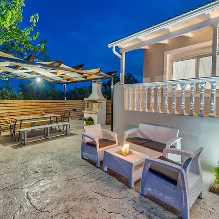 Oliveto Villa *